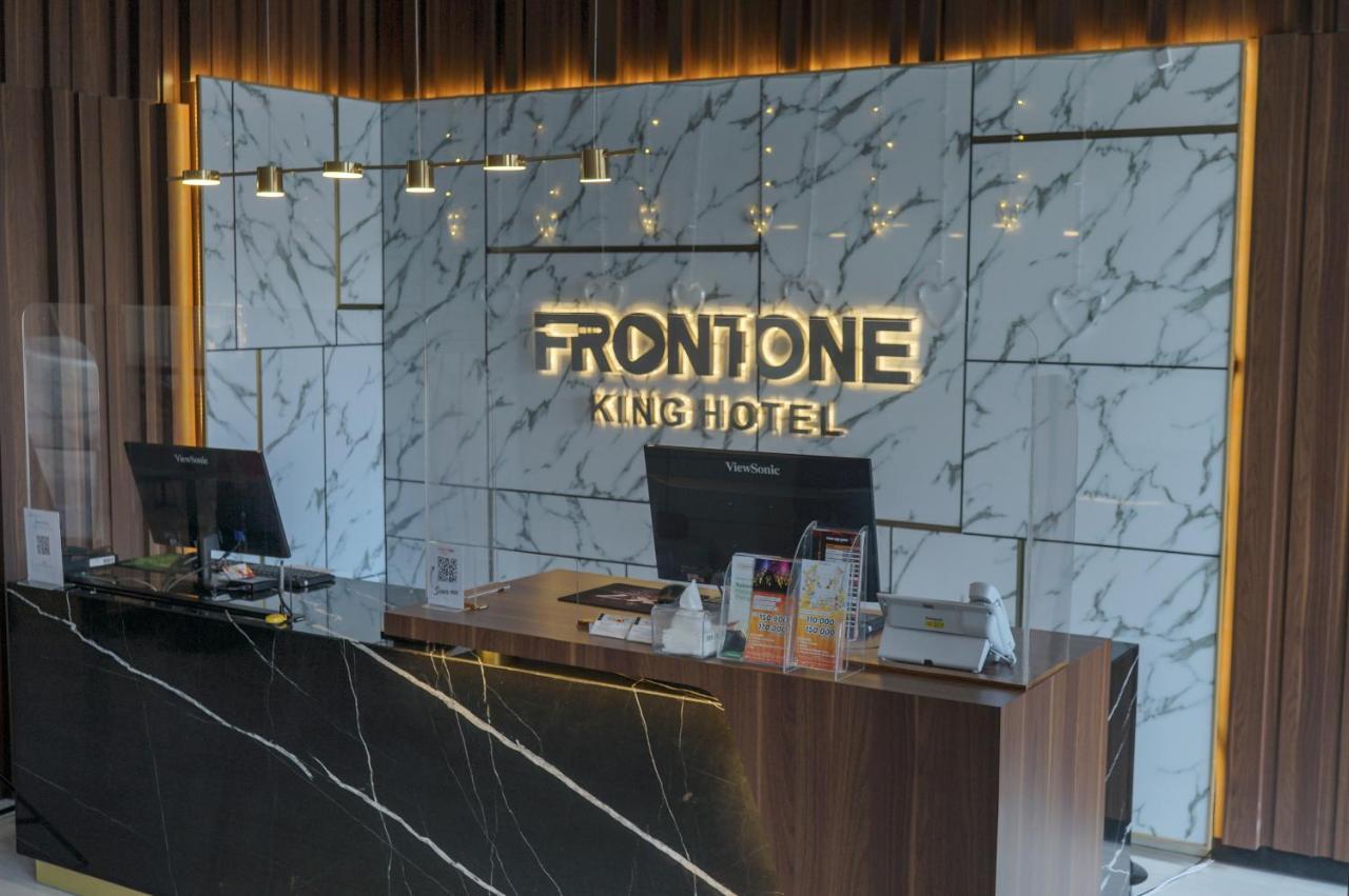 Front One King Hotel Tuban Tuban  Экстерьер фото